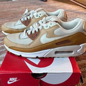 Nike Air Max Woman’s Sneakers - Brown and White